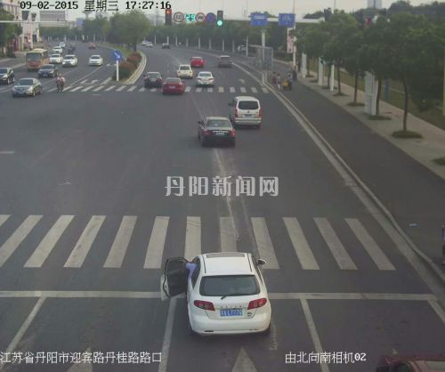 醉驾冲卡