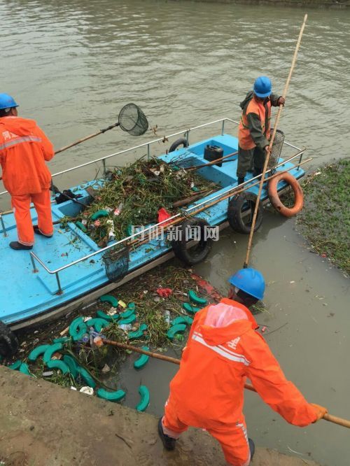 河道工人国庆忙
