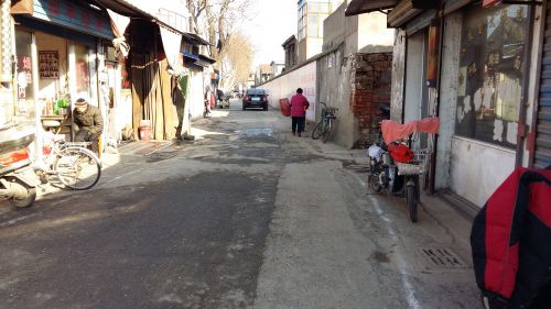兴业路路面坑洼