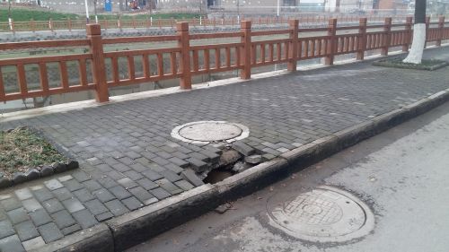 方砖塌陷