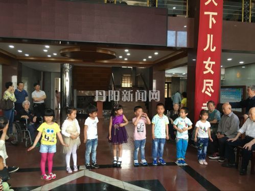 福利院的儿童节不孤单  （刘伟摄）