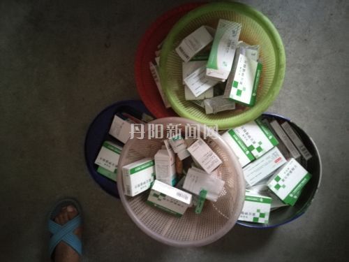 家里随处都可见夫妻两的药