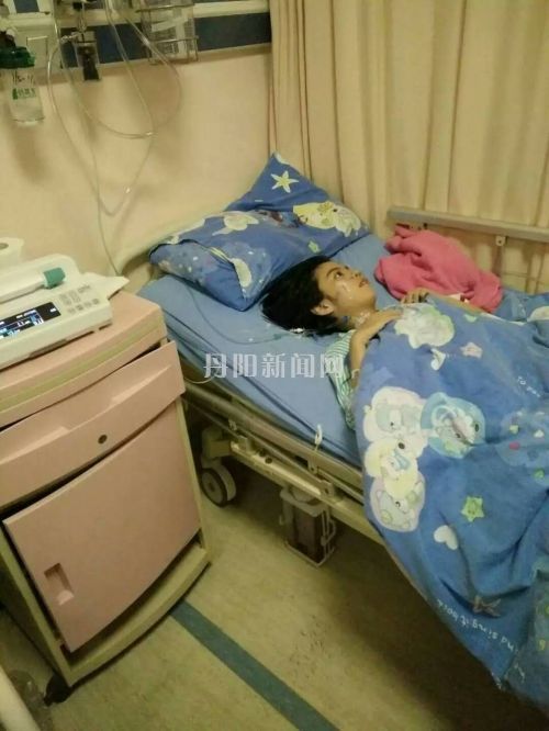 病床上的王云芬