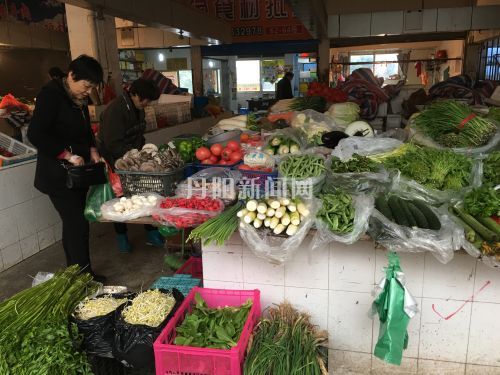 物价：图为市民在千家乐市场买菜