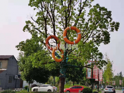 _  河道救生圈频频“擅离职守”为哪般？　 素材0