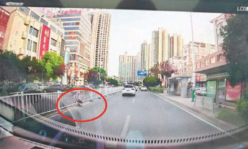 一道护栏背后，拆与修的“拉扯”还要多久？