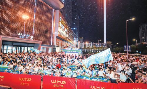 全民街头共享运动激情点燃夏夜