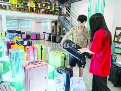“开学经济”升温 企业各显神通