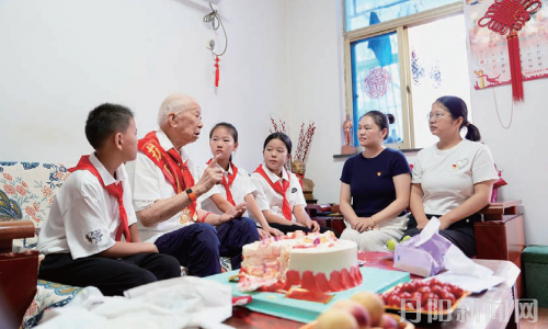 抗战老兵百岁寿诞上的“红色课堂”