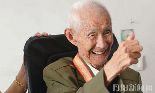 隔屏观盛况 老兵意难平