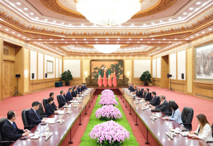 习近平会见葡萄牙总理蒙特内格罗