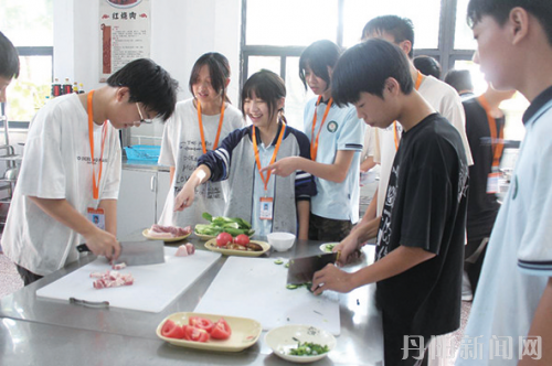 全市八年级学生综合实践活动正式开启