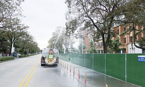 西环路香樟树“毛毛虫”扰民