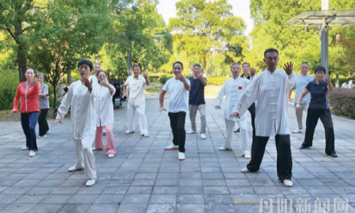 城市广场如何为老年人“圈”出社交新天地？