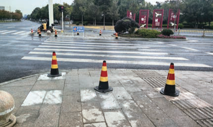 非机动车等候区“高低坎”频惹祸