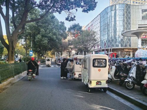 420081f9eb4a8686e6cdba93bf92e8da