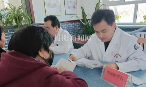 市中医院援疆医生“带险”奋战，抢救垂危满族老人