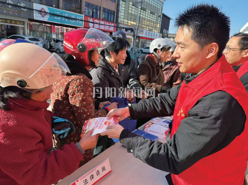 普法宣传“赶”大集 法治意识入民心