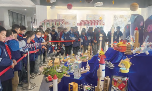 小手工大创意，萌娃用废品搭建“航天大世界”