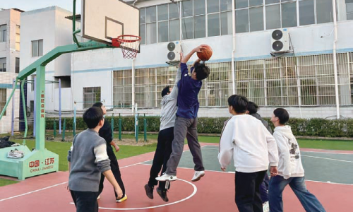 珥陵初中篮球争霸赛开赛