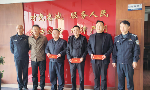 救火、救人，他们以平凡之身行英雄之事