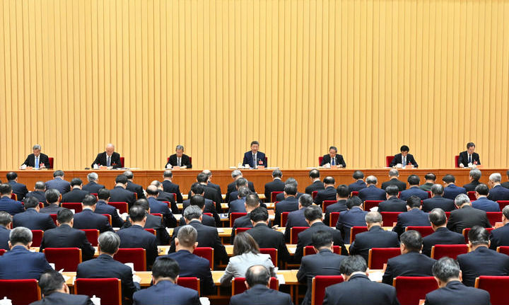 微镜头·习近平总书记在中央经济工作会议上丨“追求实实在在、没有水分的增长”