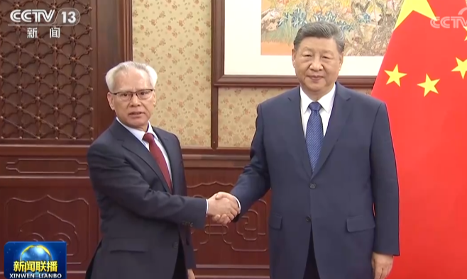 习近平听取岑浩辉述职报告