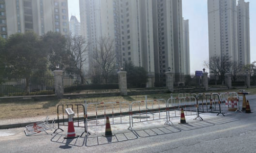 普善路路面塌陷 周边居民心慌慌