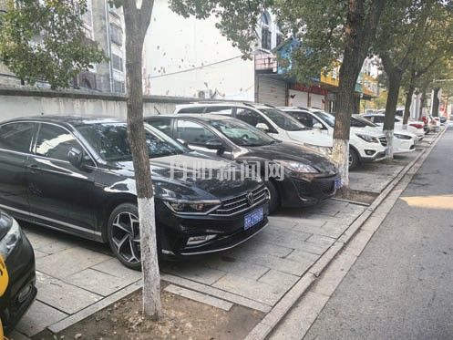 小区外公共停车位标线模糊盼重划