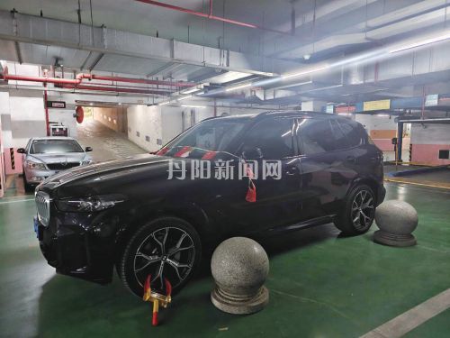 车库随意停车，发生剐蹭谁之责？