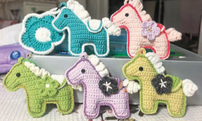 一针一线，织就温暖与期盼