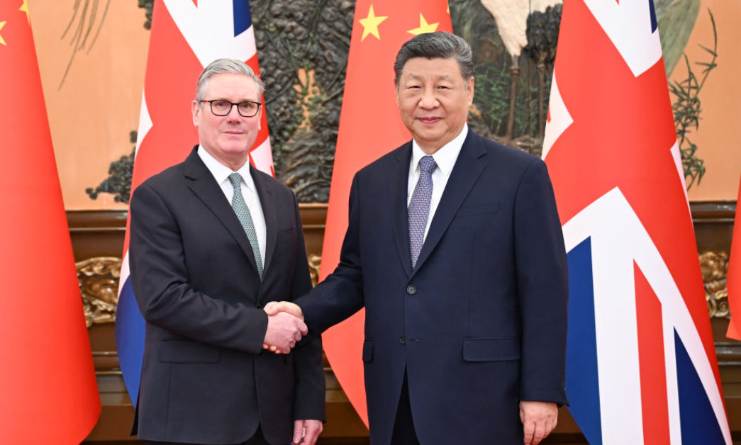 习近平会见英国首相斯塔默
