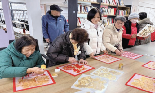 拓印送福迎新春 志愿服务暖人心