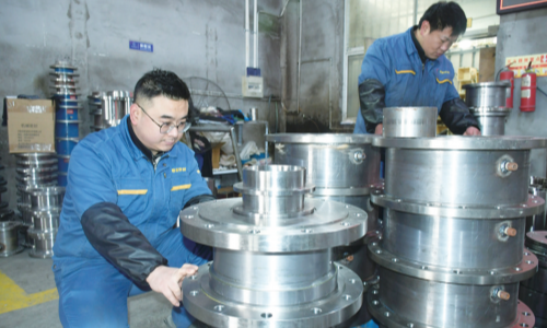 “产能拉满”赶订单 筑牢安全“守底线”