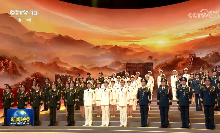 中央军委举行慰问驻京部队老干部迎新春文艺演出 习近平向全军老同志祝贺新春