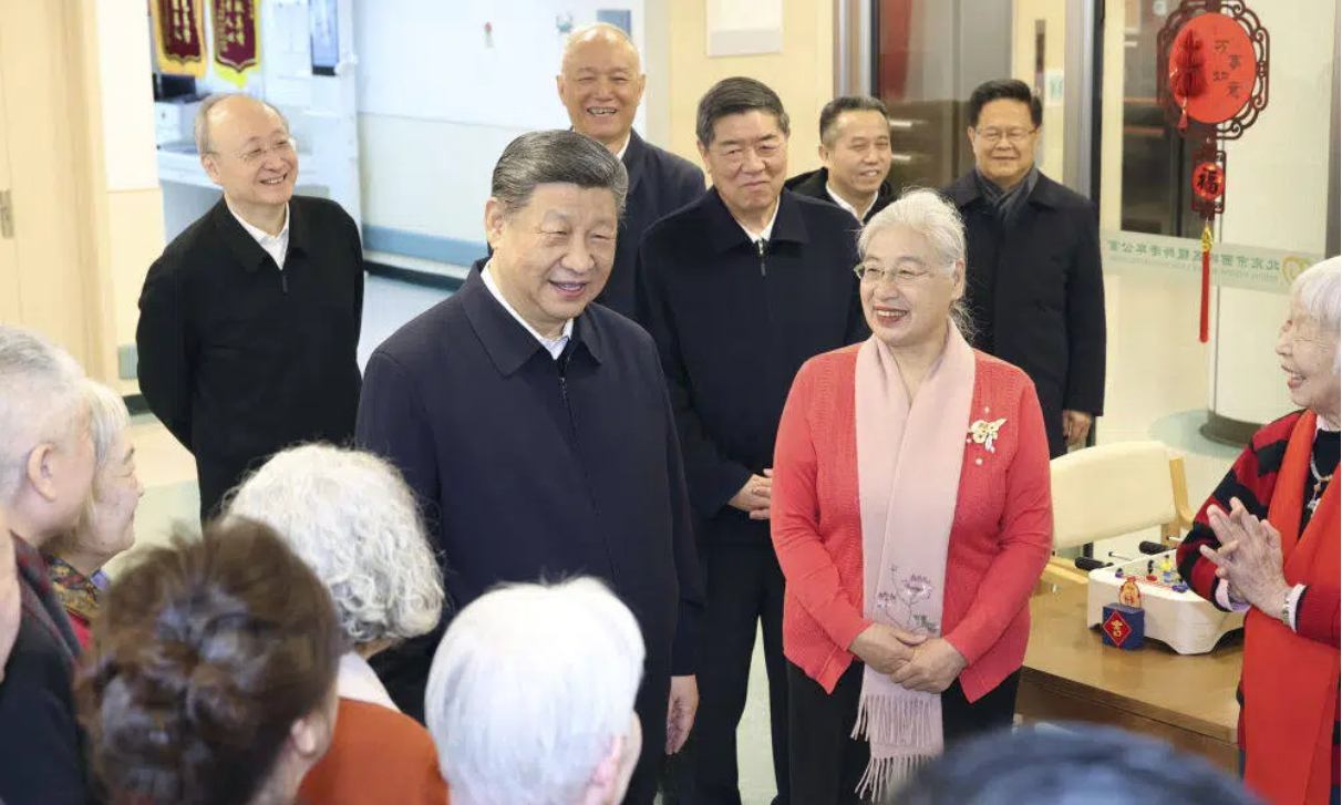 新华图讯｜习近平春节前夕在北京看望慰问基层干部群众