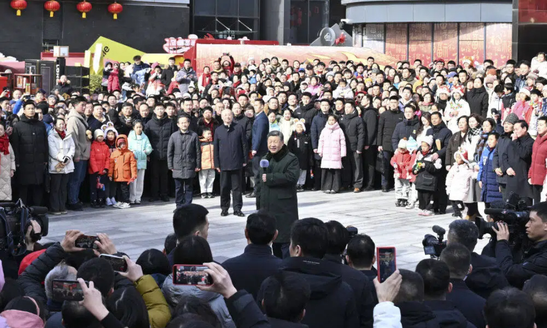独家视频丨习近平春节前夕在北京看望慰问基层干部群众