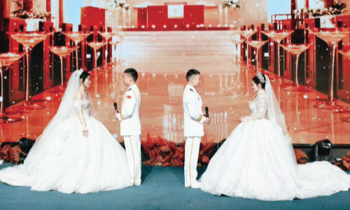 这对双胞胎兄弟人生轨迹“神同步”