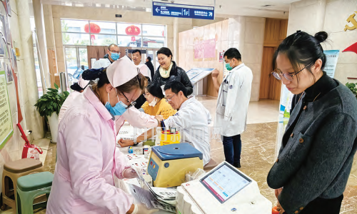 市妇幼保健院开展无偿献血活动