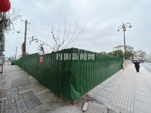 铁皮围挡“闲置”影响视线且制造噪声 附近居民生活多有不便期盼尽快拆除