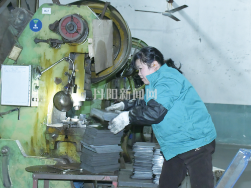 做强超硬材料 共建产业基地