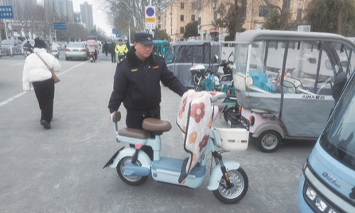 开启“护学模式”，城管为学生保驾护航