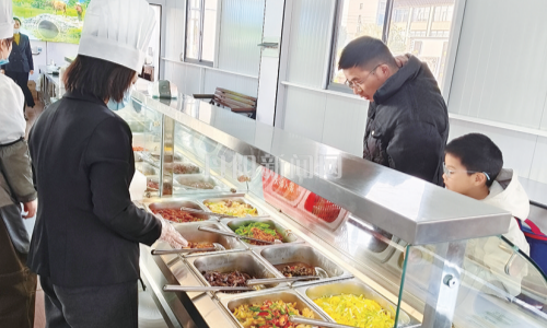 便民食堂暖民心 平价美味迎客来