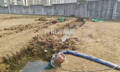 景观绿地变臭水沟 相关部门积极整改