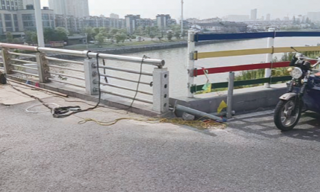 南二环大桥破损护栏完成修复