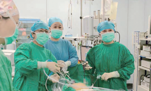 停经10周腹痛就医，市妇保院微创救下孕妈