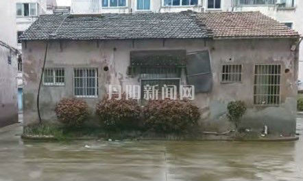 完工后，施工材料仍滞留小区