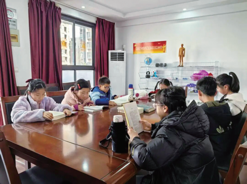 c90aa3ac9bb6563bed0597f2409a1770