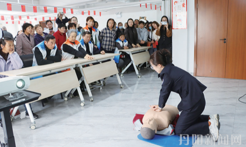 我市开展公益义诊与急救科普活动