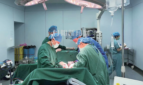 20cm巨大子宫肌瘤！市妇保院成功实施子宫切除术